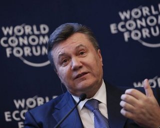 Янукович не будет участвовать в украинском ланче в Давосе
