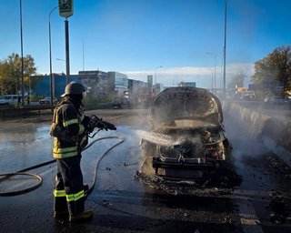 Удар РФ по Киеву и области: попали возле АЗС и по трассе в Чабанах, есть погибшие (фото)