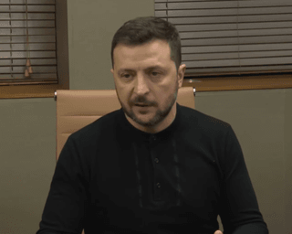 "Ніхто кроки не розпочав": Зеленський заявив, що до закінчення війни ще дуже далеко (відео)