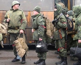 "Використовують як гарматне м'ясо": РФ стягує до Херсона мобілізованих росіян, — Буданов