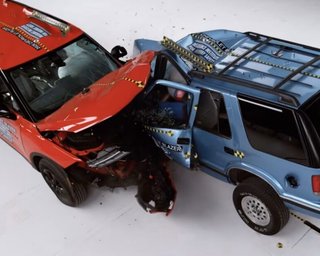 Chevrolet Blazer 1996 года и 2026-го столкнули лбами в краш-тесте: результат впечатлил (видео)