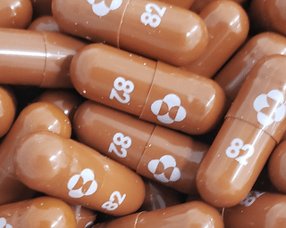 В Україні розпочинаються випробування таблеток Pfizer і Merck від коронавірусу