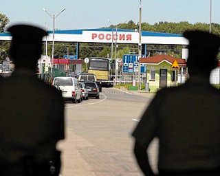 Поток граждан РФ в Украину уменьшился в два раза