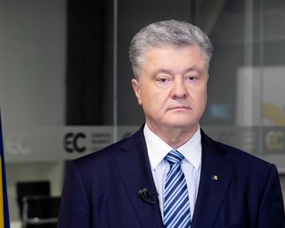 Все еще президент. Прокуроры допустили ошибку в тексте подозрения Порошенко