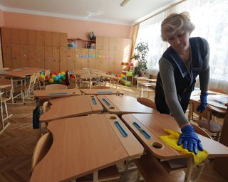Поймать волну. Как школы готовятся к 1 сентября в разгар эпидемии коронавируса