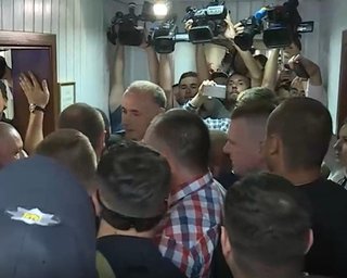 Адвокаты Януковича устроили драку в суде