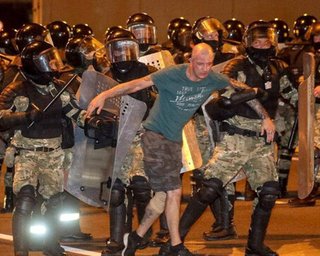 Третий день протестов в Беларуси: задержаны более тысячи человек