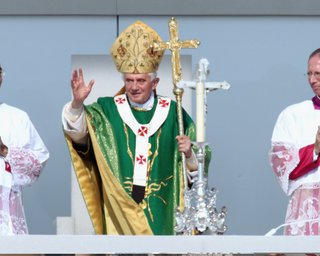 Папа Римский возглавил в Ватикане рождественскую всенощную службу 