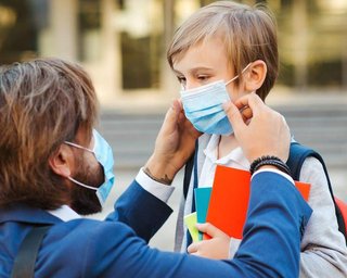 В коммунальных школах Киева уже вакцинировано не менее 80% персонала, – КГГА