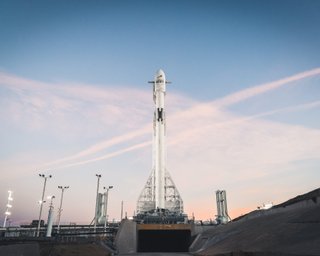 Ракета-носитель SpaceX успешно доставила на орбиту 10 спутников