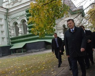 Янукович и Тимошенко остаются лидерами президентских рейтингов