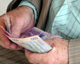 Українець домігся підвищення пенсії на ₴1,5 тисячі через "помилку" ПФУ: як це вдалось