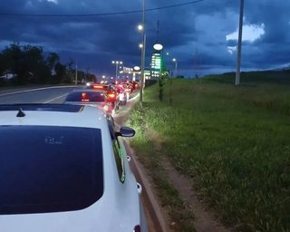 В окупованому Криму запровадили жорсткі ліміти на бензин: на АЗС утворилися великі черги (фото, відео)