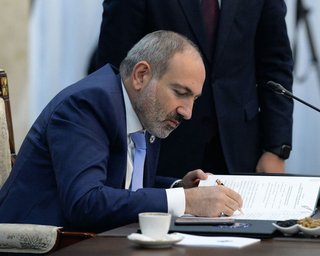 Зрада по-армянски. Пашинян признался, что Ереван почти не помогал армии Карабаха