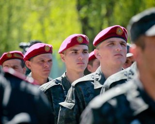 Бойцы Нацгвардии отведены от эпицентра событий в Мариуполе