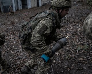 Близость к противнику несколько метров: в ГПСУ показали кадры боев в центре Бахмута (видео)