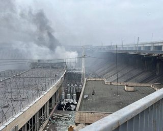 "Вниз по течению": в Минэкологии рассказали о движении нефтяного пятна в результате удара по ДнепроГЭС
