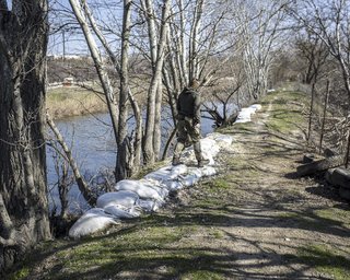 Росіяни намагаються взяти штурмом острів Нестрига: у хід пішов гідроцикл (відео)