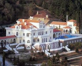 Работники Межигорья покинули территорию резиденции
