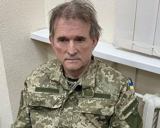 Продають не всі: АРМА завернуло з аукціону половину картин Медведчука (фото)