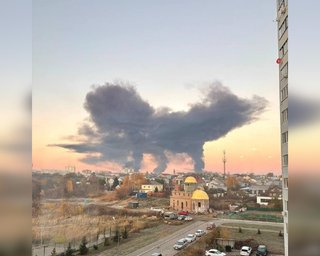 Дрони масовано атакують Самарську область РФ: повідомляють про пожежу на Новокуйбишевському НПЗ (фото, відео)