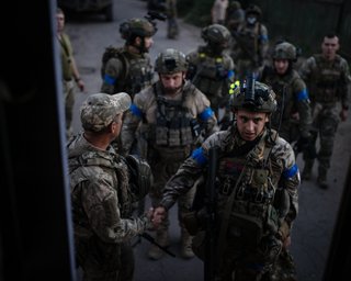 "Успіх — питання часу": моральний дух бійців ЗСУ вищий, ніж торік, — NYT