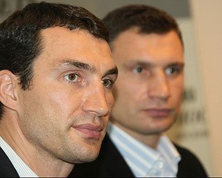 Кличко-старший  нокаутировал брата в смоделированном поединке
