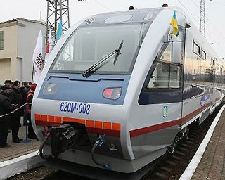 Тимошенко во Львове покаталась на рельсовом автобусе