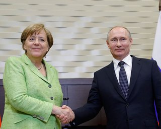 Путин и Меркель обсудили по телефону ситуацию в Азовском море