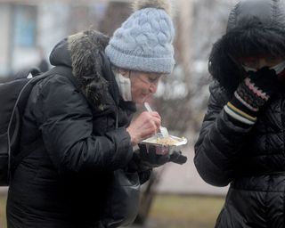 Почти 60% украинцев имеют плохое финансовое положение, 11% — на грани бедности: исследование