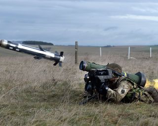США рассматривает передачу Украине оборонительного оружия, - Керри