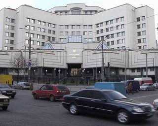 Сегодня Конституционный суд запретит параллельное баллотирование, - СМИ