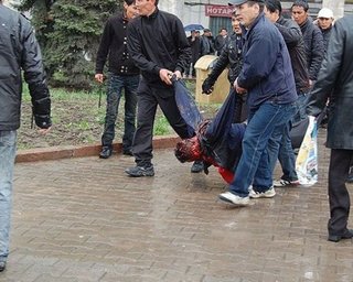 В Киргизстане продолжаются беспорядки. Погибло 82 человека