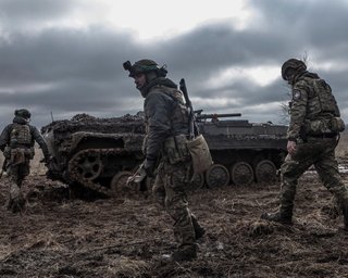 "Рискуют самолетами": командир роты "Ахиллес" оценил ситуацию в Бахмуте (видео)