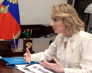 "Перевернутое шоу дезинформации": омбудсмен РФ обвинила Запад в похищении украинских детей (видео)