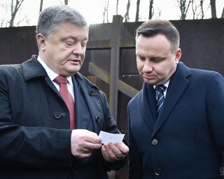 Киев должен сделать конкретные шаги по делу эксгумации тел поляков, - Варшава