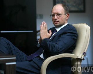 Яценюк: Партия регионов играет с номерами в бюллетенях