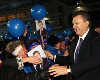 Янукович признал, что зря отправил женщин на кухню