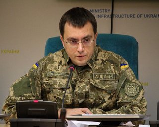 Минобороны: Омелян не имеет права носить военную форму