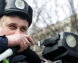 Свобода потребовала провести для гаишников языковой экзамен