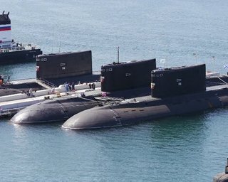 Пробоина на борту "Варшавянки" ВС РФ: новые фото подтвердили результативный удар дрона СБУ