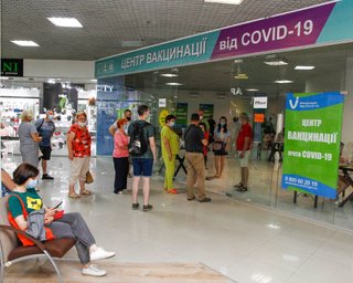 Карантин в Україні: уряд введе "поблажки" для вакцинованих, — ЗМІ