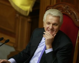 Оппозиция попрощалась с Литвином под крики "Позор!" и "Тушка!"