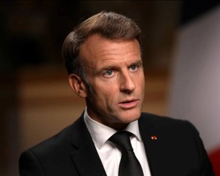 "Хотел заключить быстрый мир": Трамп едва не "сдал" Украину во время встречи на Аляске, — Макрон