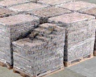 Британцы перехватили судно с ливийской валютой на борту