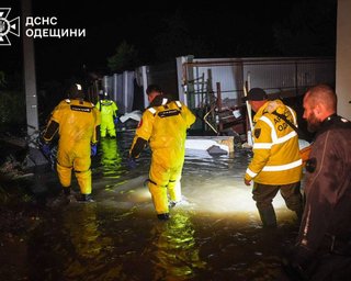 Накрыло волной на цокольном этаже: непогода в Одессе унесла жизни целой семьи (видео)