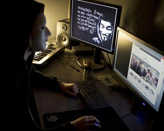 Хакеры Anonymous атаковали сайты с информацией о визите Папы Римского в Мексику