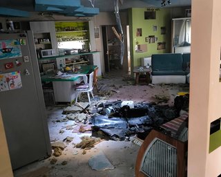 В Николаеве дрон с боевой частью в 100 кг пробил крышу жилого дома и чудом не взорвался (видео)