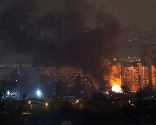 Россия ударила по Харькову дронами: повреждены автобусы и гипермаркет в разных районах, детали