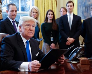 "Военные — это всегда вариант": Белый дом рассматривает несколько сценариев по Гренландии, — Reuters